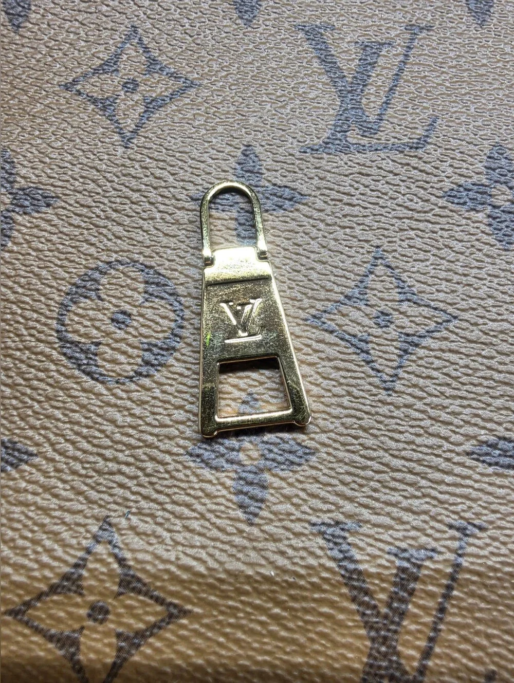 Louis Viutton Gold Zipper Pull X1